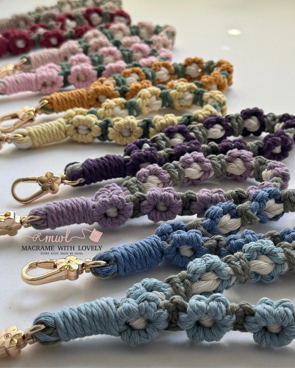 Macrame Daisy Wristlet