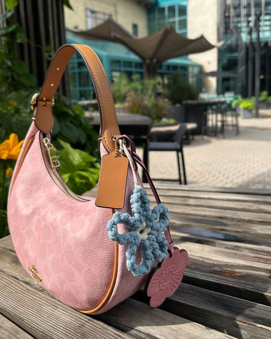 Breloque de sac fleur en macramé