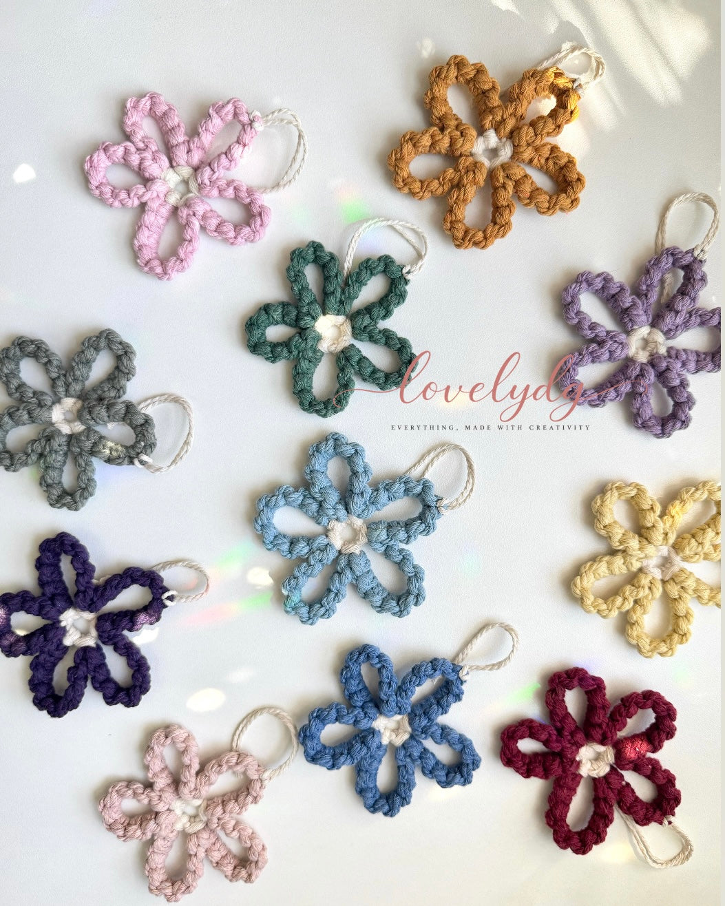 Breloque de sac fleur en macramé